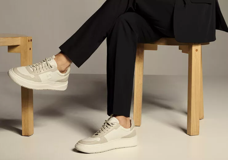 Tênis elegante masculino com calça social