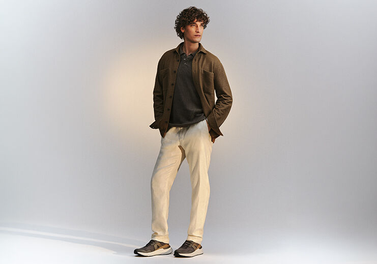 Homem modelo vestindo roupa casual moderna