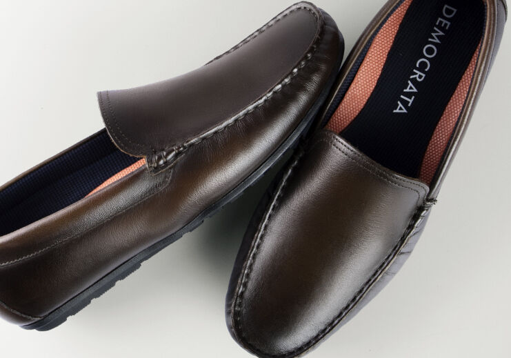 Sapatos masculinos em couro da marca Democrata
